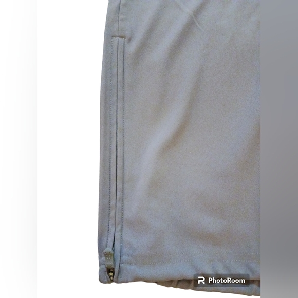 Under Armour All Season Gear.  Loose Fit.  Mens. Size Large. - Picture 10 of 10